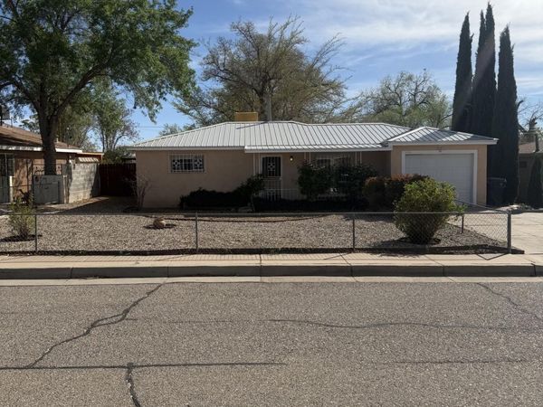 9018 Phoenix Avenue NE, Albuquerque, NM 87112