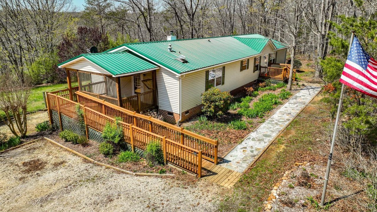 384 McNeish Lane, Gladstone, VA 24553