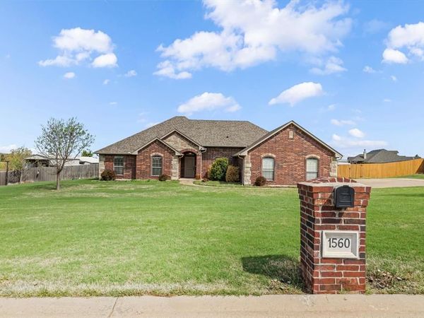1560 Saddlecloth Trail, Guthrie, OK 73044