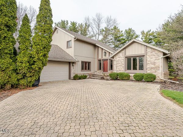 738 Kumler Drive, Maumee, OH 43537