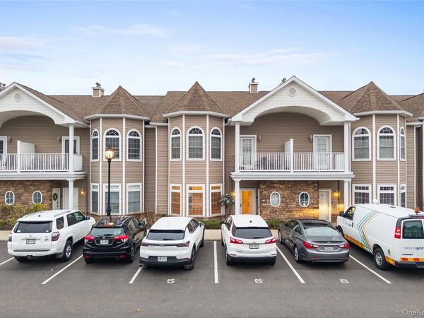 5 Jacqueline Way , North Babylon, NY 11703