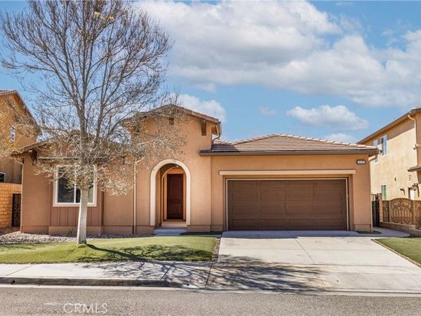 19122 Graham, Saugus, CA 91350