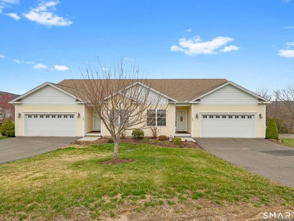 17 Pondview, Unit 17, Beacon Falls, CT 06403