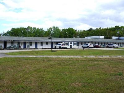 466 N Brooks St, Manning, SC 29102