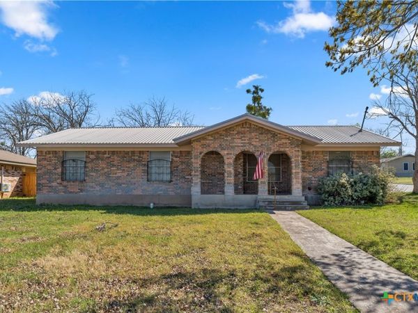 901 N Hill Street , Burnet, TX 78611