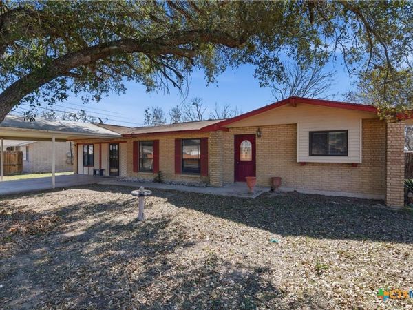 102 Runnel Street , Seguin, TX 78155