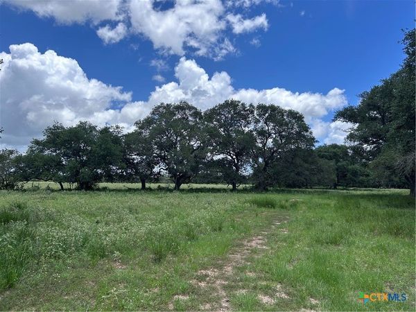 1022 County Road 438, Yoakum, TX 77995