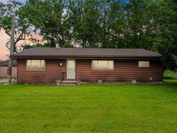 3801 Highway 382 NE , Solon, IA 52333