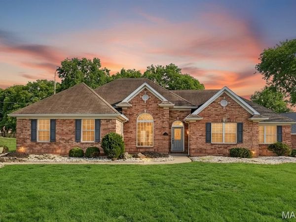 2 Pebble Hill Drive , Belleville, IL 62223