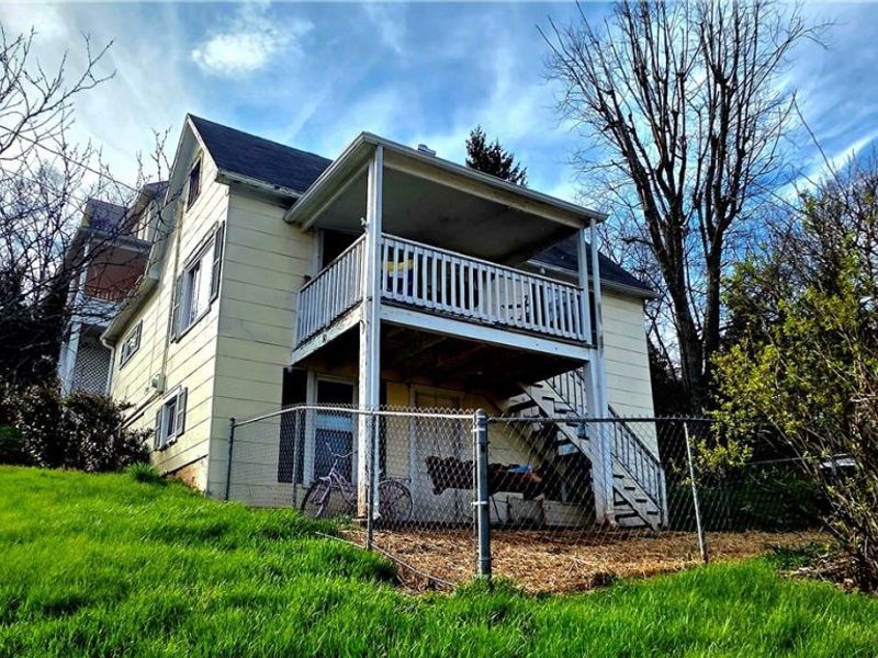 100 W Spring Street, Marietta, OH 45750 Photo 2