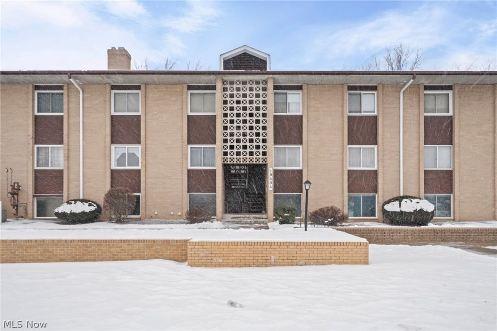 10438 N Church Drive, Unit 209, Parma Heights, OH 44130 Main Photo