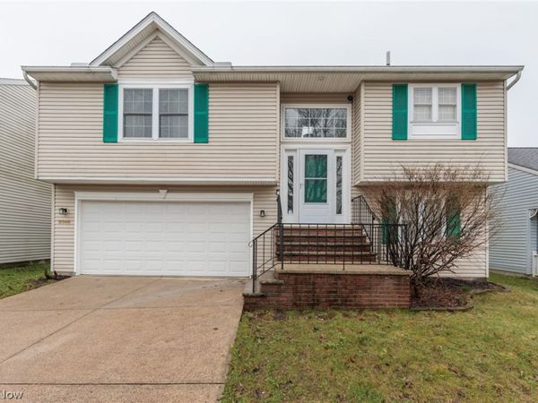 9546 Cyprus Lane , Olmsted Falls, OH 44138