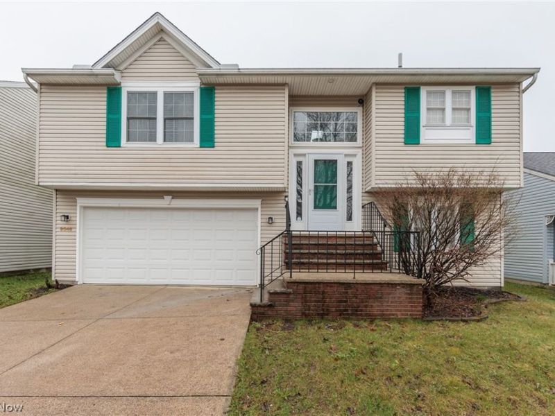 9546 Cyprus Lane , Olmsted Falls, OH 44138 Photo 1