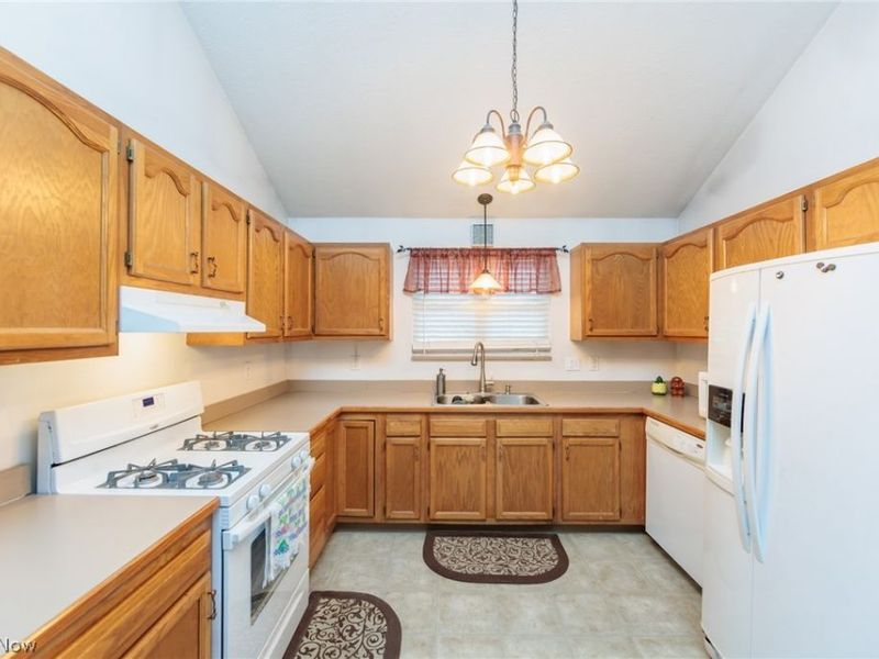 9546 Cyprus Lane , Olmsted Falls, OH 44138 Photo 10