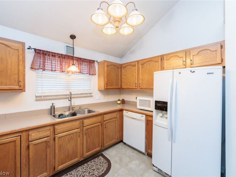 9546 Cyprus Lane , Olmsted Falls, OH 44138 Photo 12