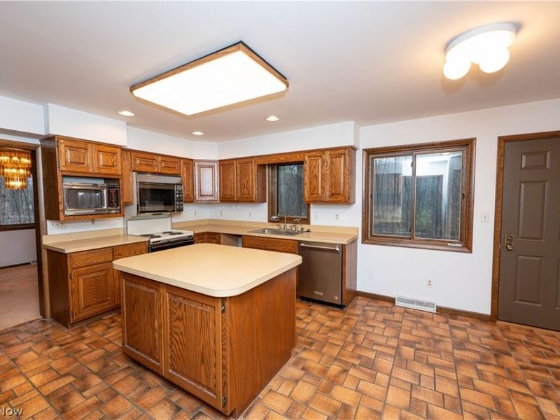 11765 Sherwood Trail, Chesterland, OH 44026 Photo 12