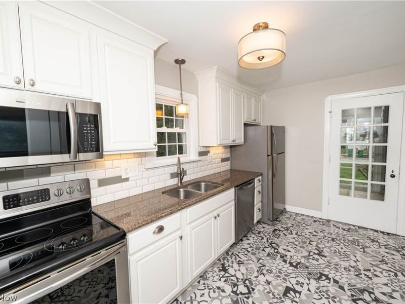 7498 Cadle Avenue , Mentor, OH 44060 Photo 10