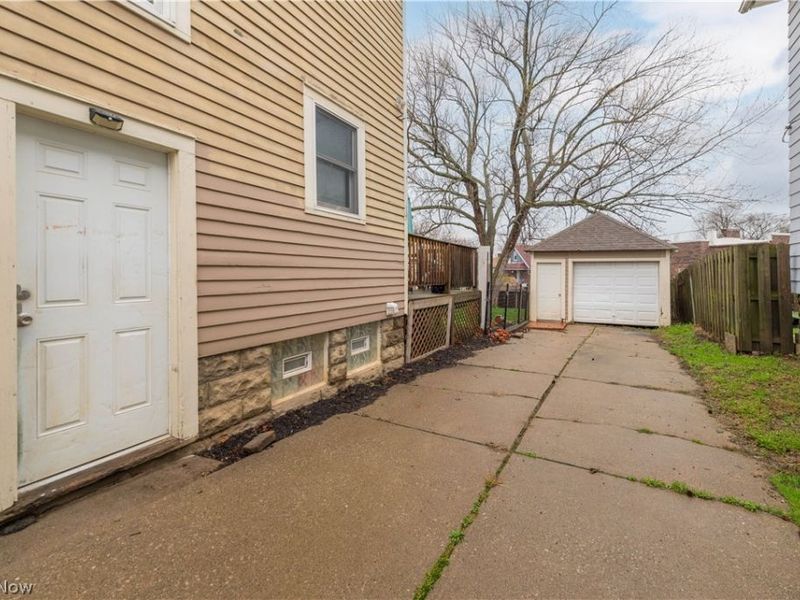 10606 Parkhurst Drive , Cleveland, OH 44111 Photo 39