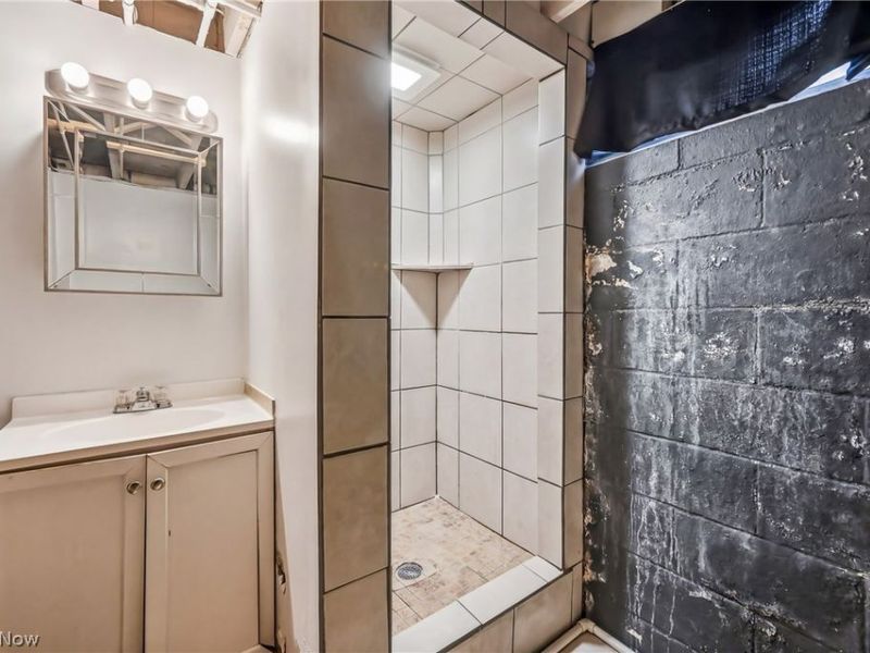 211 N Belle Vista Avenue, Youngstown, OH 44509 Photo 17