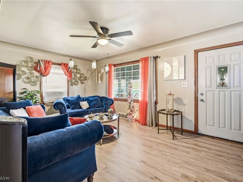 211 N Belle Vista Avenue, Youngstown, OH 44509 Photo 3