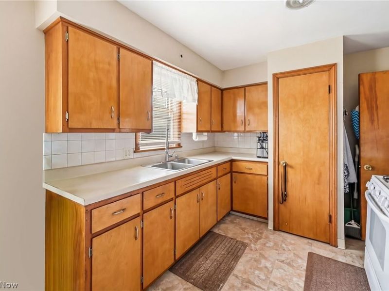 211 N Belle Vista Avenue, Youngstown, OH 44509 Photo 8