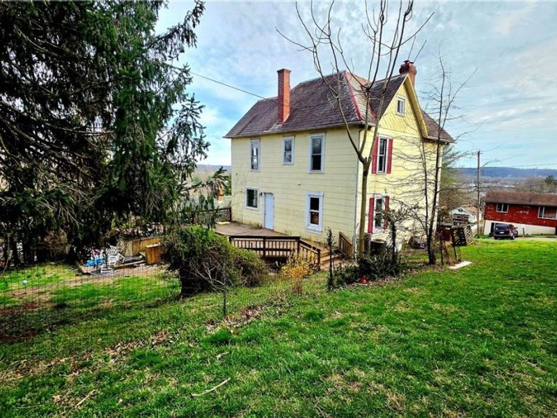 104 W Spring Street, Marietta, OH 45750 Photo 3