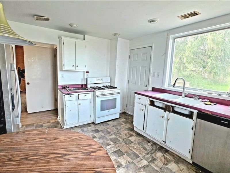 104 W Spring Street, Marietta, OH 45750 Photo 7