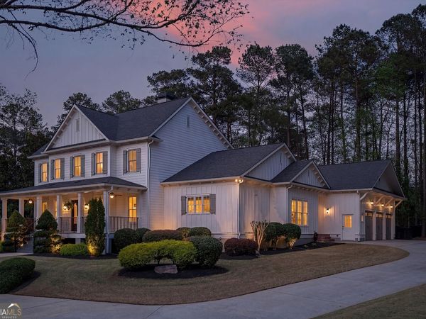 620 Saint Charles Place, Fayetteville, GA 30215