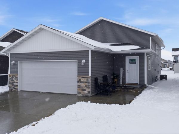 709 1st Avenue , Horace, ND 58047