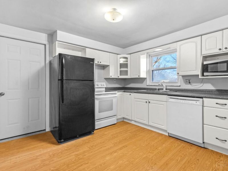 1150 Berdova Drive, Miami Twp, OH 45150 Photo 8