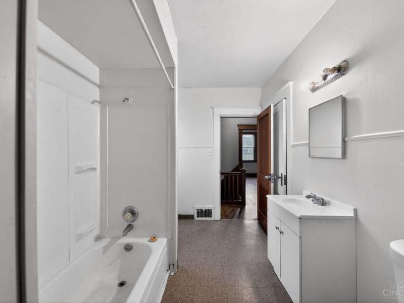 8627 Reading Road, Reading, OH 45215 Photo 18