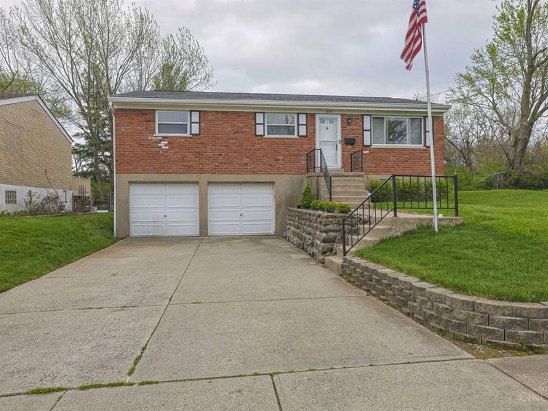 3875 Woodsong Drive, Cincinnati, OH 45251 Photo 2