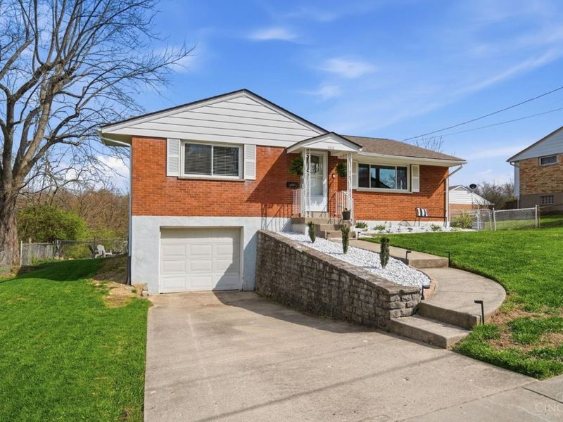 3916 Ridgecombe Drive, Green Township, OH 45248 Photo 2