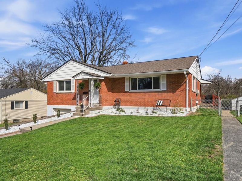 3916 Ridgecombe Drive, Green Township, OH 45248 Photo 3