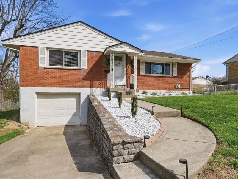 3916 Ridgecombe Drive, Green Township, OH 45248 Photo 4