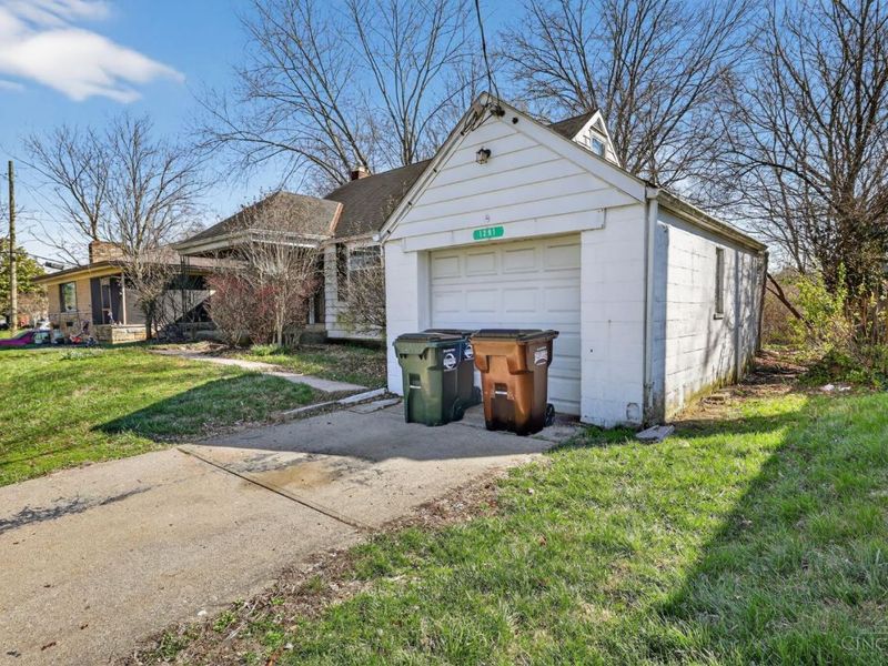 1291 W Galbraith Road, North College Hill, OH 45231 Photo 2