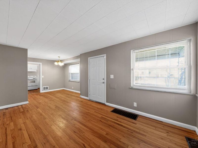 1291 W Galbraith Road, North College Hill, OH 45231 Photo 7