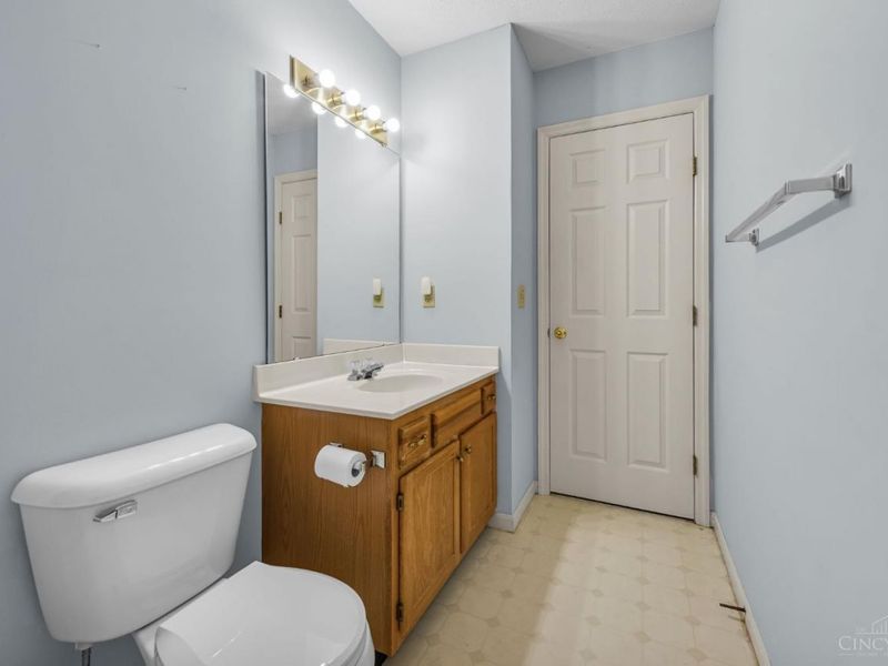 1011 Venetian Terrace, Cincinnati, OH 45224 Photo 11