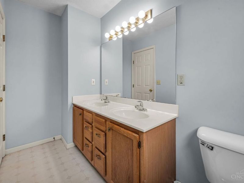 1011 Venetian Terrace, Cincinnati, OH 45224 Photo 29