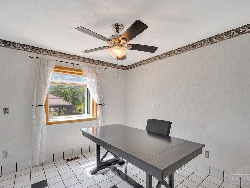 328 Clareknoll Court, Cincinnati, OH 45238 Photo 11