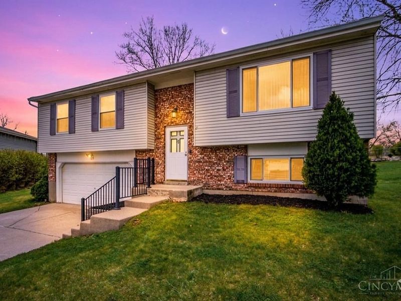 328 Clareknoll Court, Cincinnati, OH 45238 Photo 2