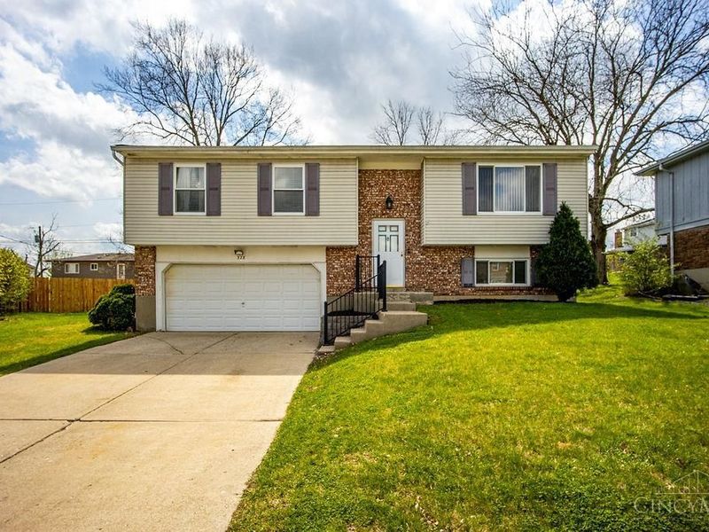 328 Clareknoll Court, Cincinnati, OH 45238 Photo 3