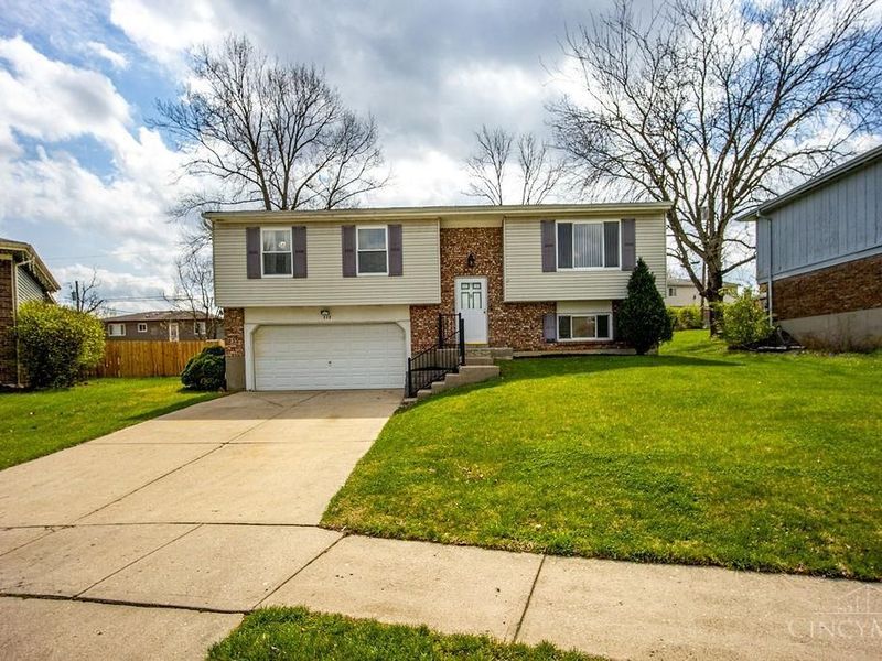 328 Clareknoll Court, Cincinnati, OH 45238 Photo 4