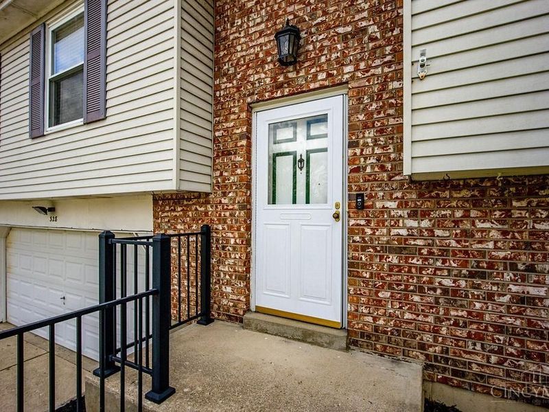 328 Clareknoll Court, Cincinnati, OH 45238 Photo 6