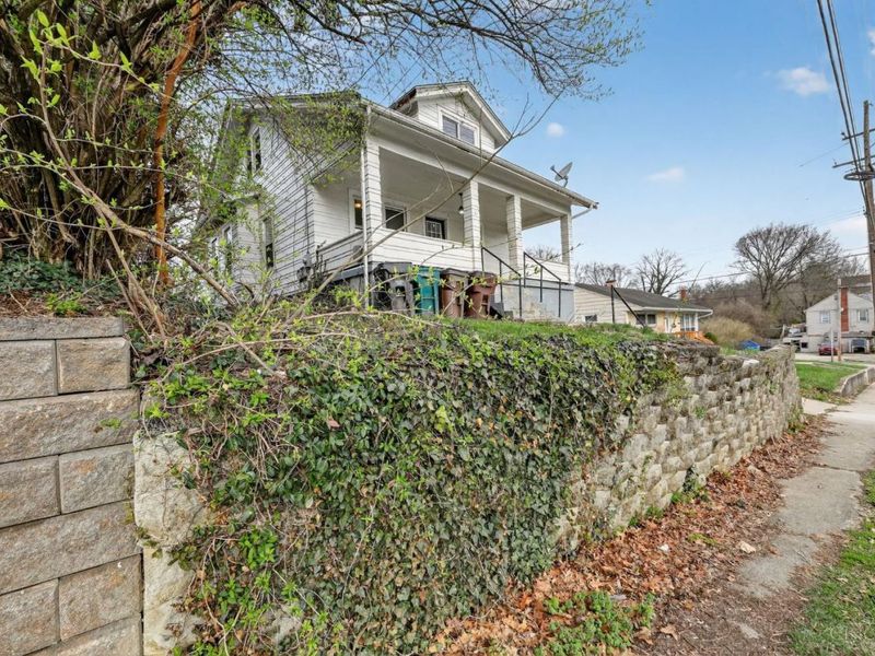 493 Pedretti Avenue, Delhi Twp, OH 45238 Photo 2