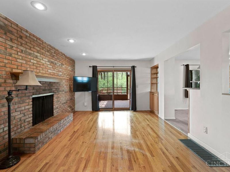 805 Weymouth Court, Cincinnati, OH 45240 Photo 2