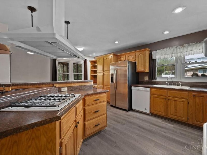 805 Weymouth Court, Cincinnati, OH 45240 Photo 3