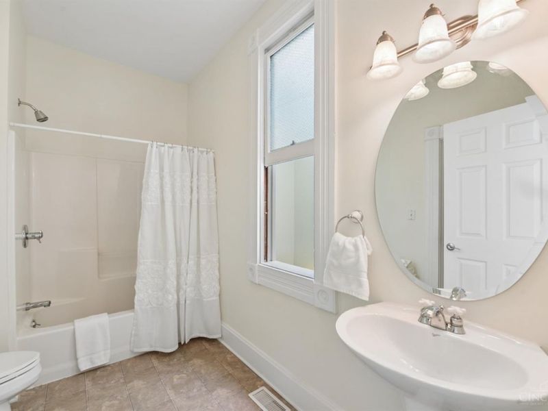 1931 Bigelow, Cincinnati, OH 45219 Photo 31