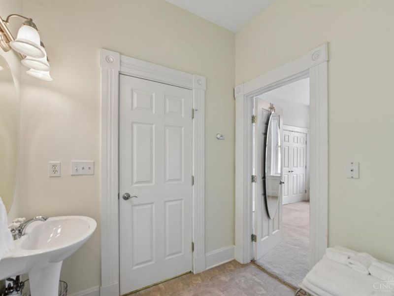 1931 Bigelow, Cincinnati, OH 45219 Photo 32