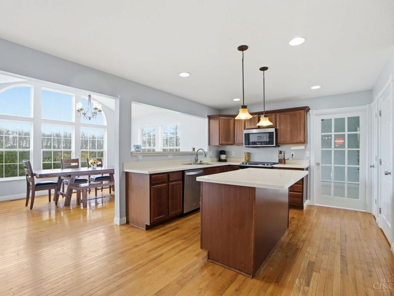 8145 Acorn Trail, Hamilton Twp, OH 45039 Photo 11